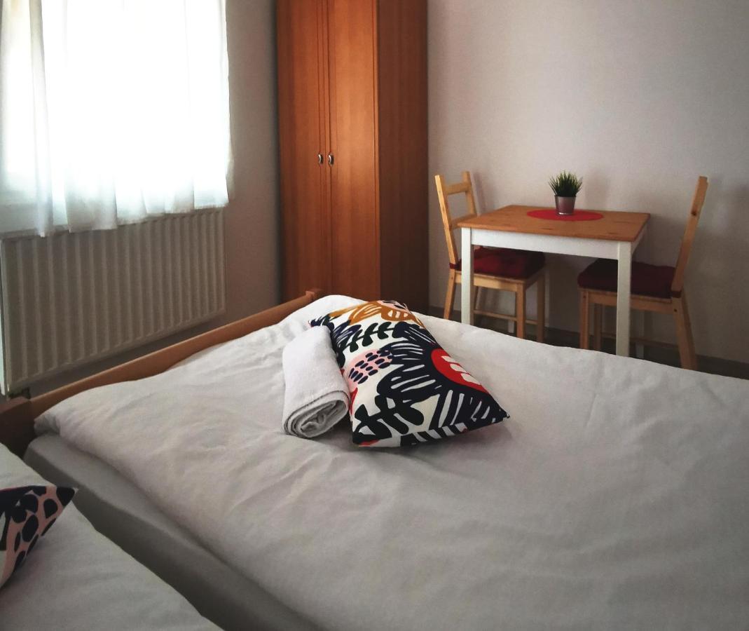 Vila Julija - Apartment & Rooms Otočac Esterno foto