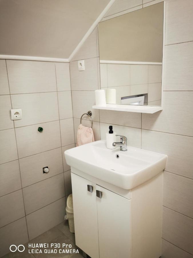Vila Julija - Apartment & Rooms Otočac Esterno foto