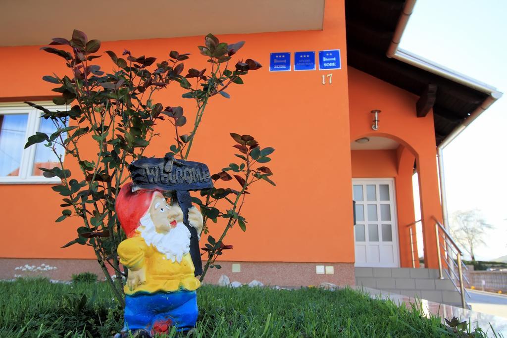 Vila Julija - Apartment & Rooms Otočac Esterno foto