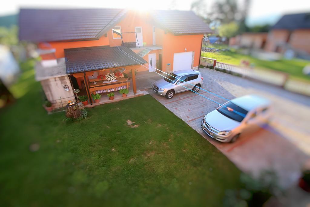 Vila Julija - Apartment & Rooms Otočac Esterno foto