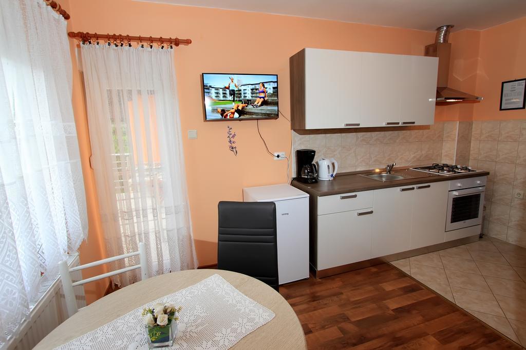 Vila Julija - Apartment & Rooms Otočac Esterno foto