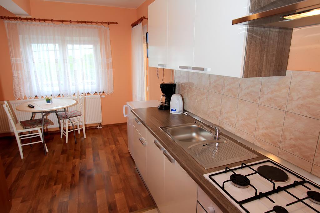 Vila Julija - Apartment & Rooms Otočac Esterno foto